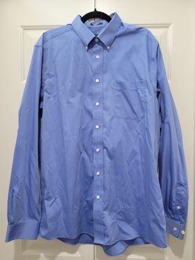 Eddie Bauer Men's Button-Down Shirt in Sky Blue